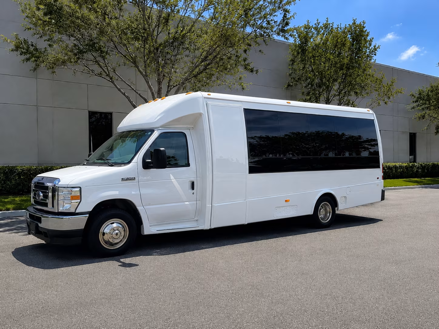 convention center shuttle buses for the anaheim convention center