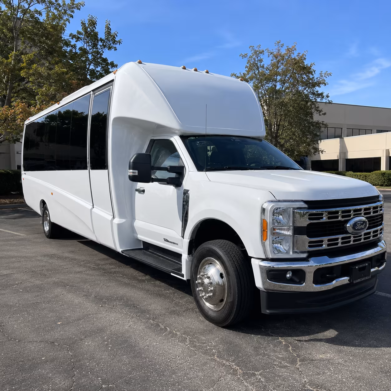 hotel to venue shuttle buses along the anaheim resort district