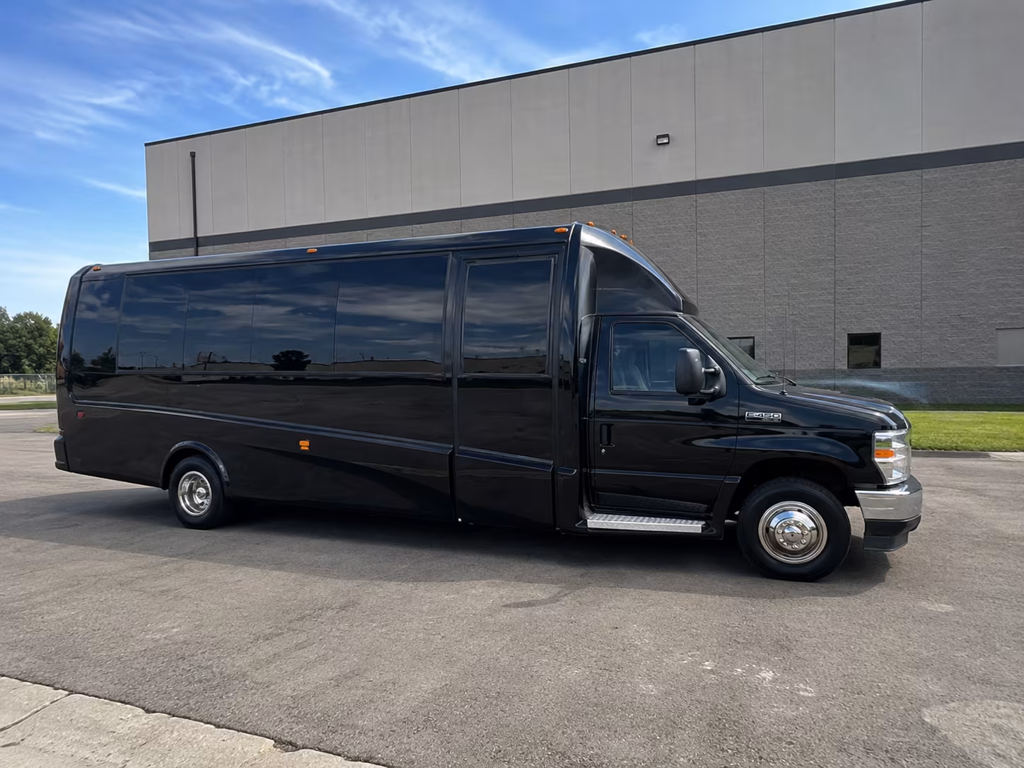 shuttle buses for anaheim corporate groups and private concert parties